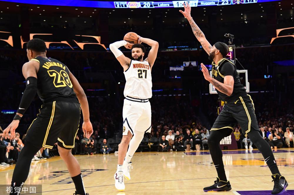 具标志性的 具标志性的