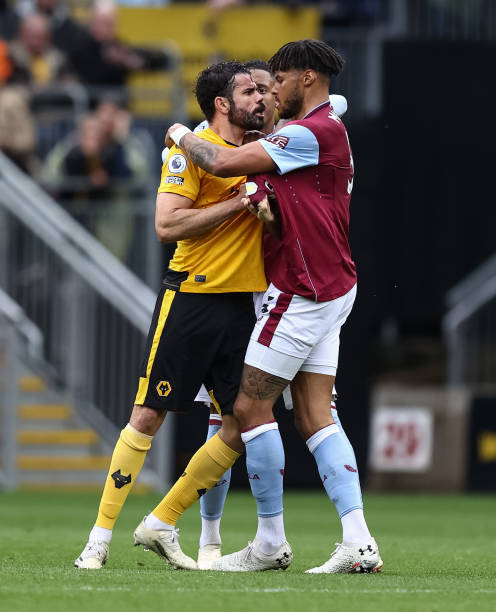 球队战术更 球队战术更